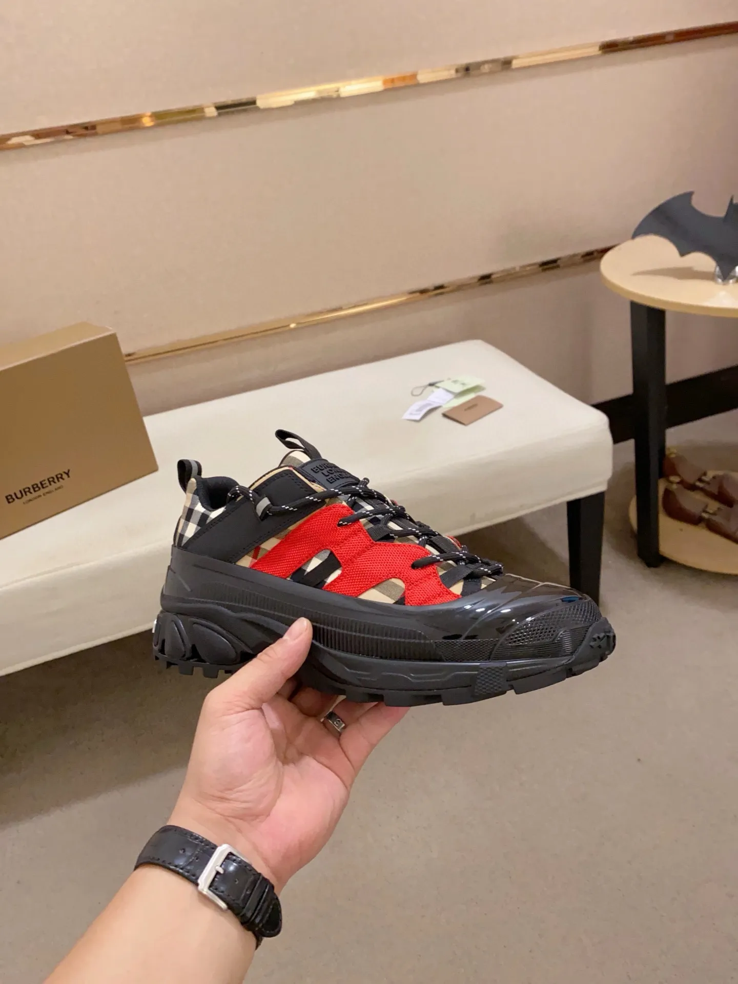Men's shoes 💰: 640💰🇮🇹🇮🇹BURBERRY's top purchasing agents are available simultaneously at the counter. 🔍🔍Synchronized sales. Positive code number: 38-46. Italian imported cowhide, fully imported sheepskin lining, sole: original sole provided by the original factory, exclusive movable molded sole, super comfortable, original factory follow-up goods, 🔍🔍high quality, you can enter and exit the counter at will, welcome to compare